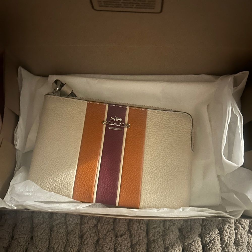 Authentic Coach zipper writlet